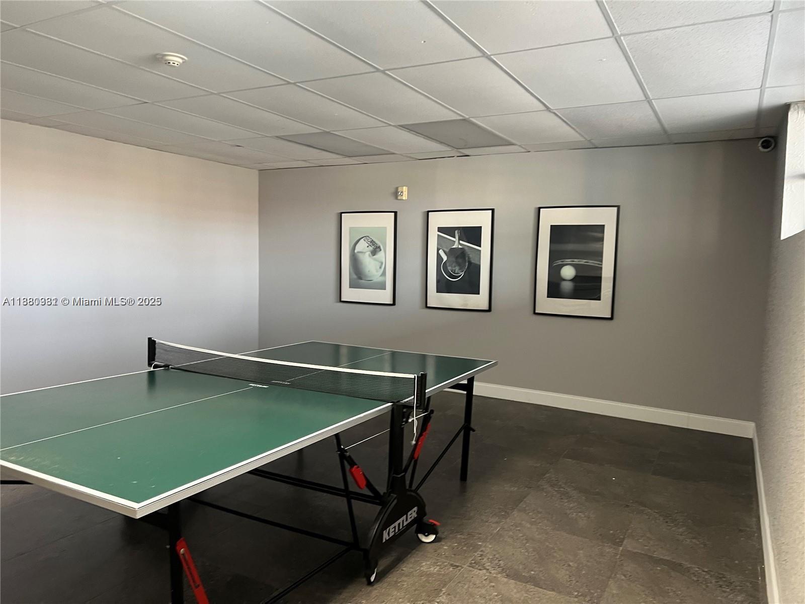 200 LESLIE CONDO - Residential Lease