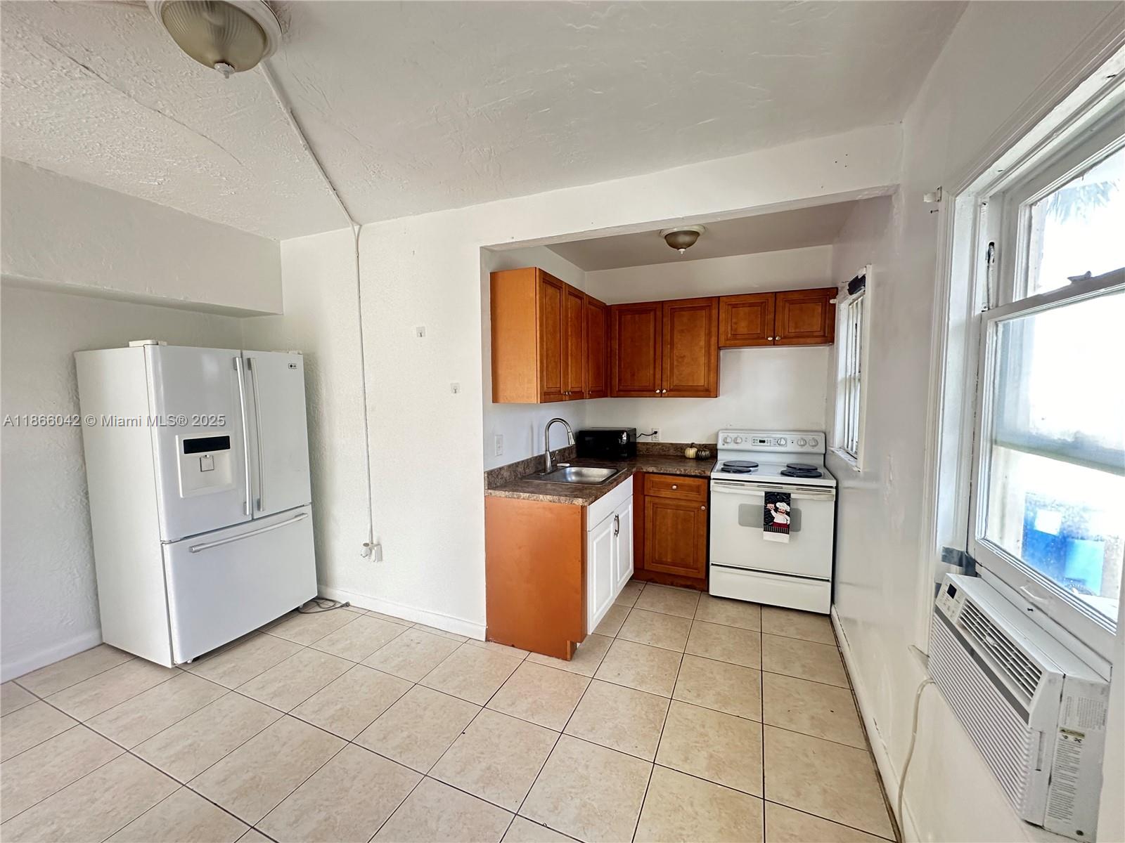 HOLLYWOOD - Residential Lease