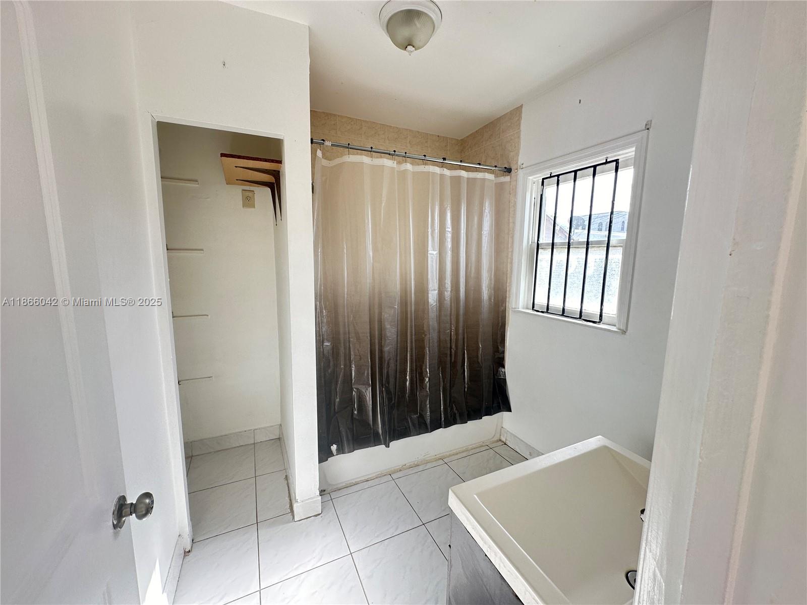 HOLLYWOOD - Residential Lease