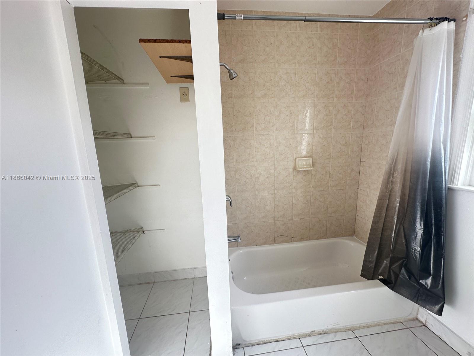 HOLLYWOOD - Residential Lease