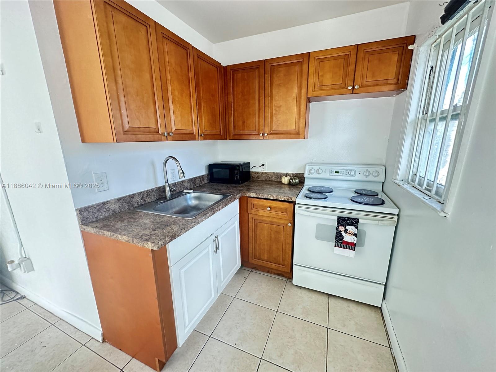 HOLLYWOOD - Residential Lease