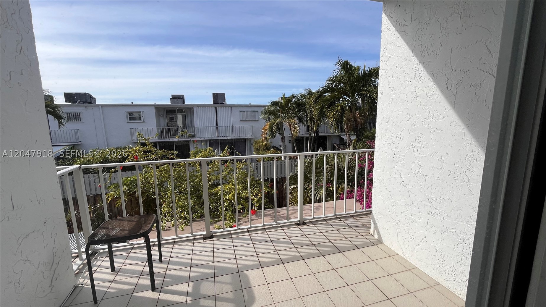 807 NE 27th Ave 807