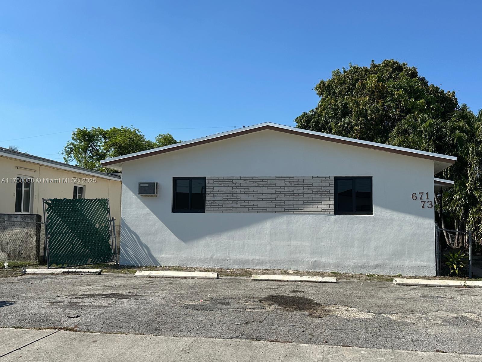 673 W 30th St 671, Hialeah, Miami-Dade County, Florida - 2 Bedrooms  
1 Bathrooms - 