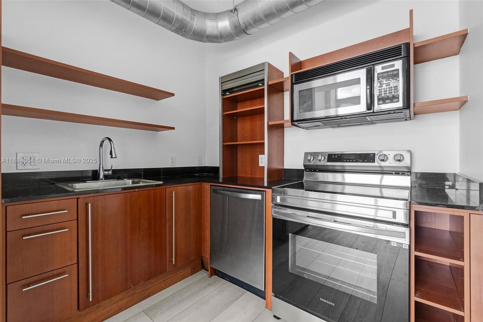 690 SW 1 CT PHII 19