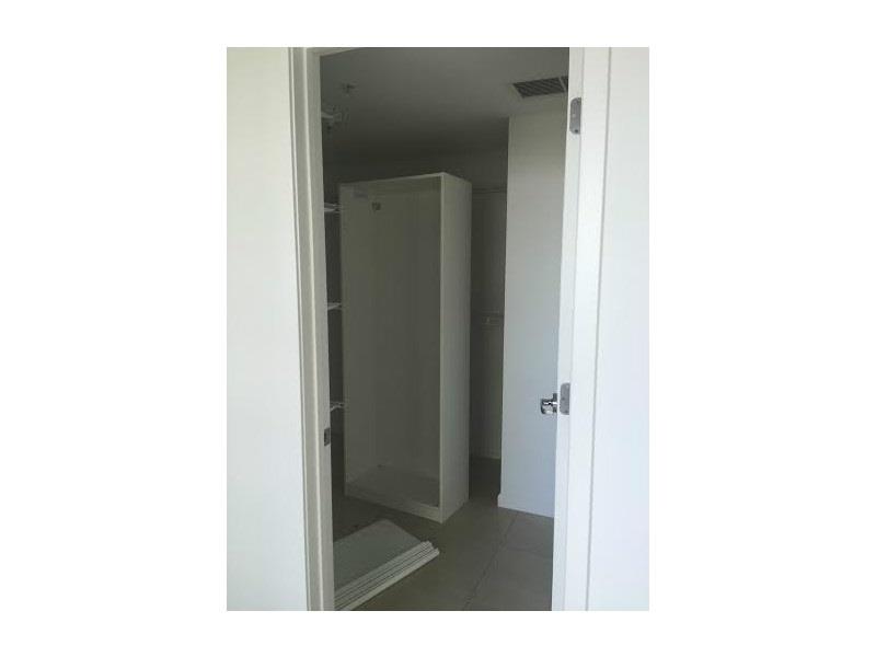 Midblock Condominium - Residential Lease