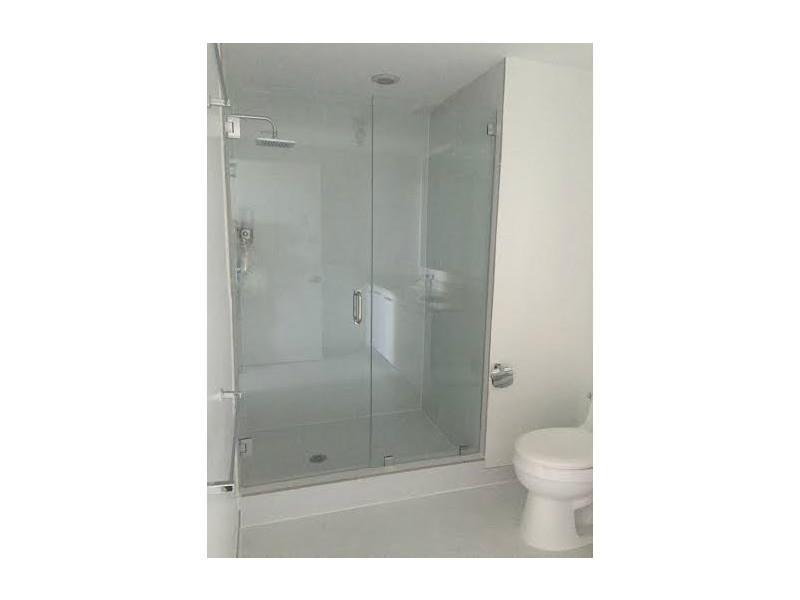 Midblock Condominium - Residential Lease