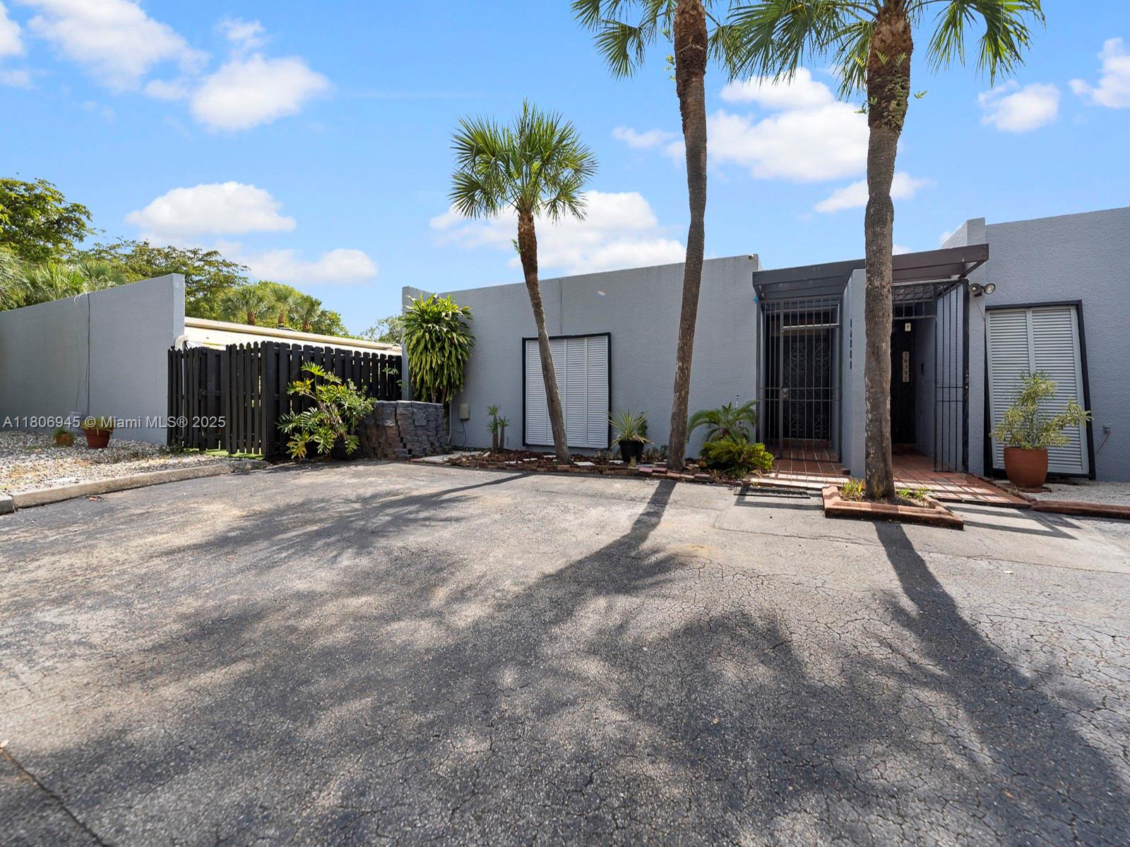 16380 Briar Patch Pl, Miami Lakes, Miami-Dade County, Florida - 3 Bedrooms  
2 Bathrooms - 