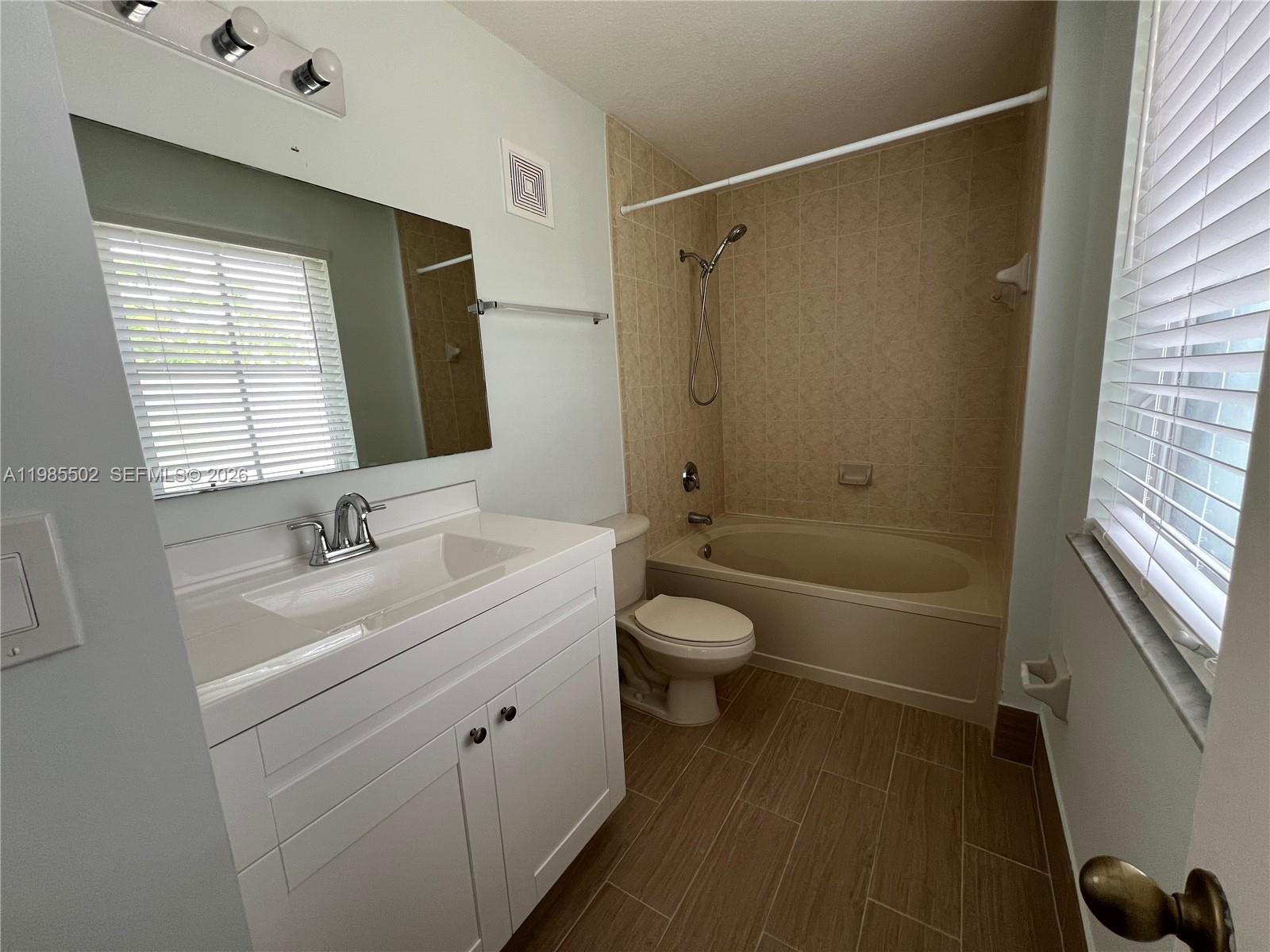 COURTYARDS FOUR CONDO - Residential