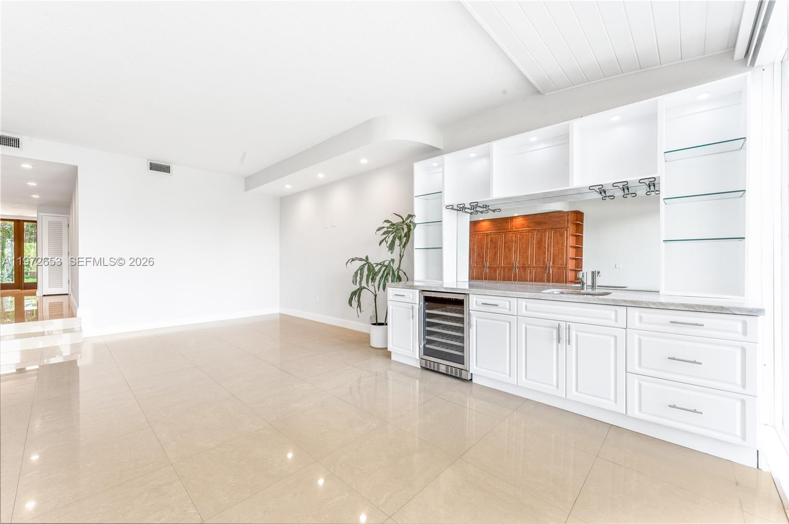 ROYAL HARBOUR YACHT CLUB - Residential