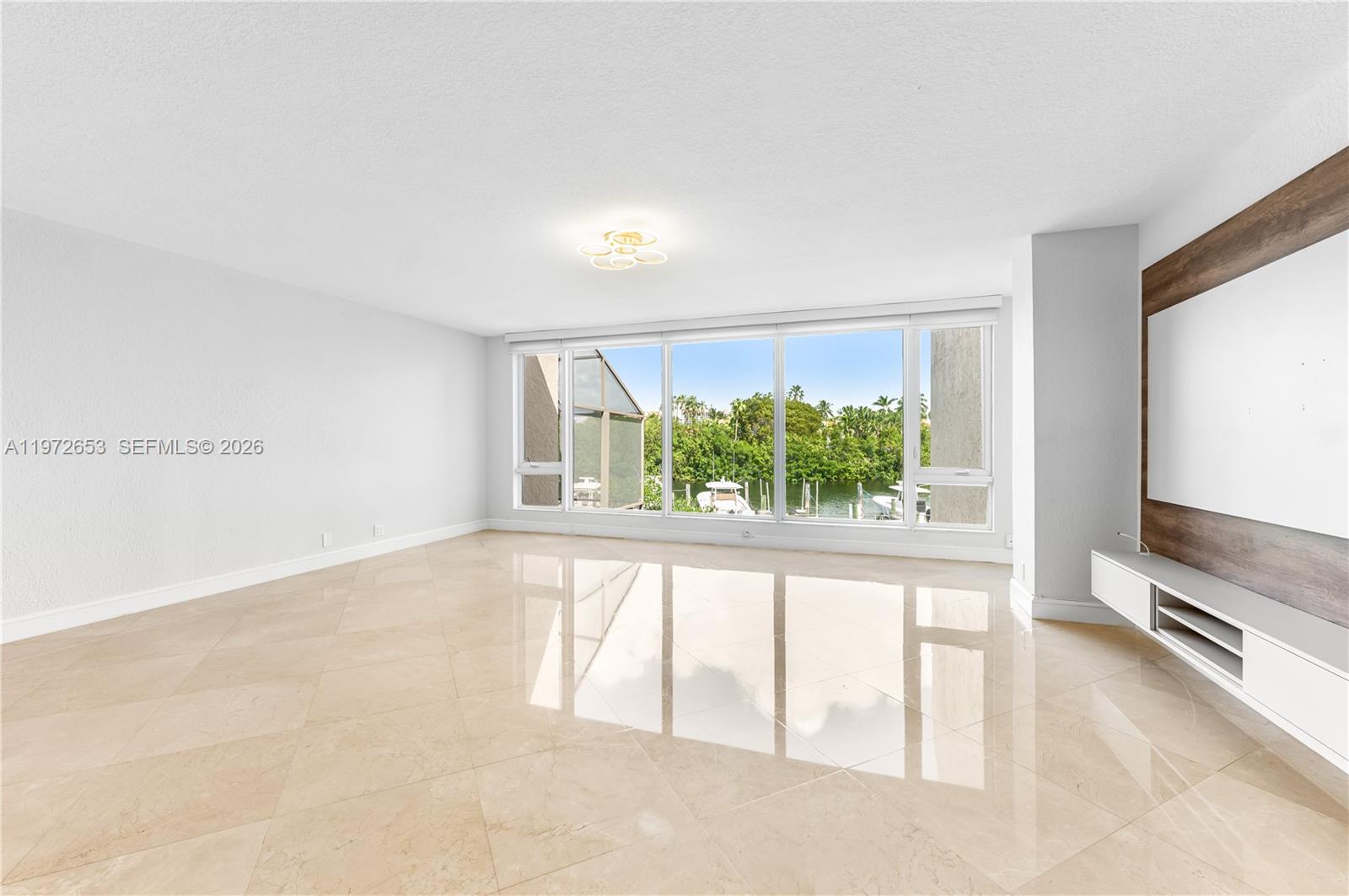 ROYAL HARBOUR YACHT CLUB - Residential