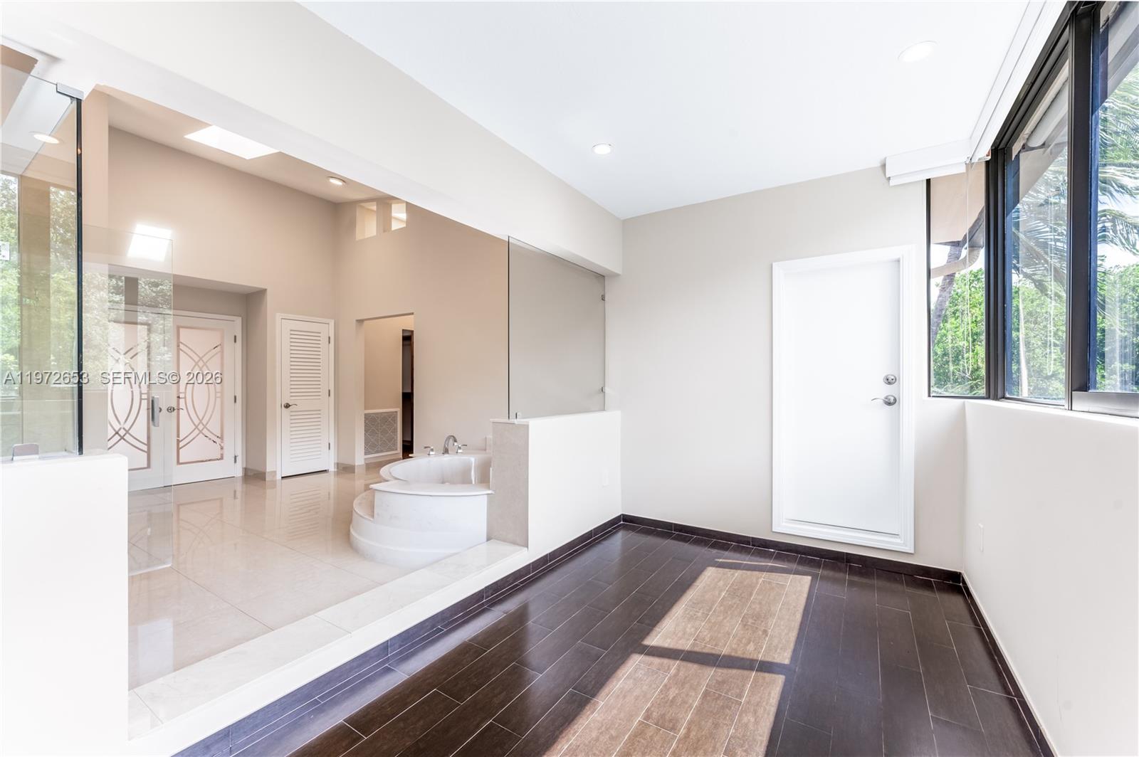 ROYAL HARBOUR YACHT CLUB - Residential