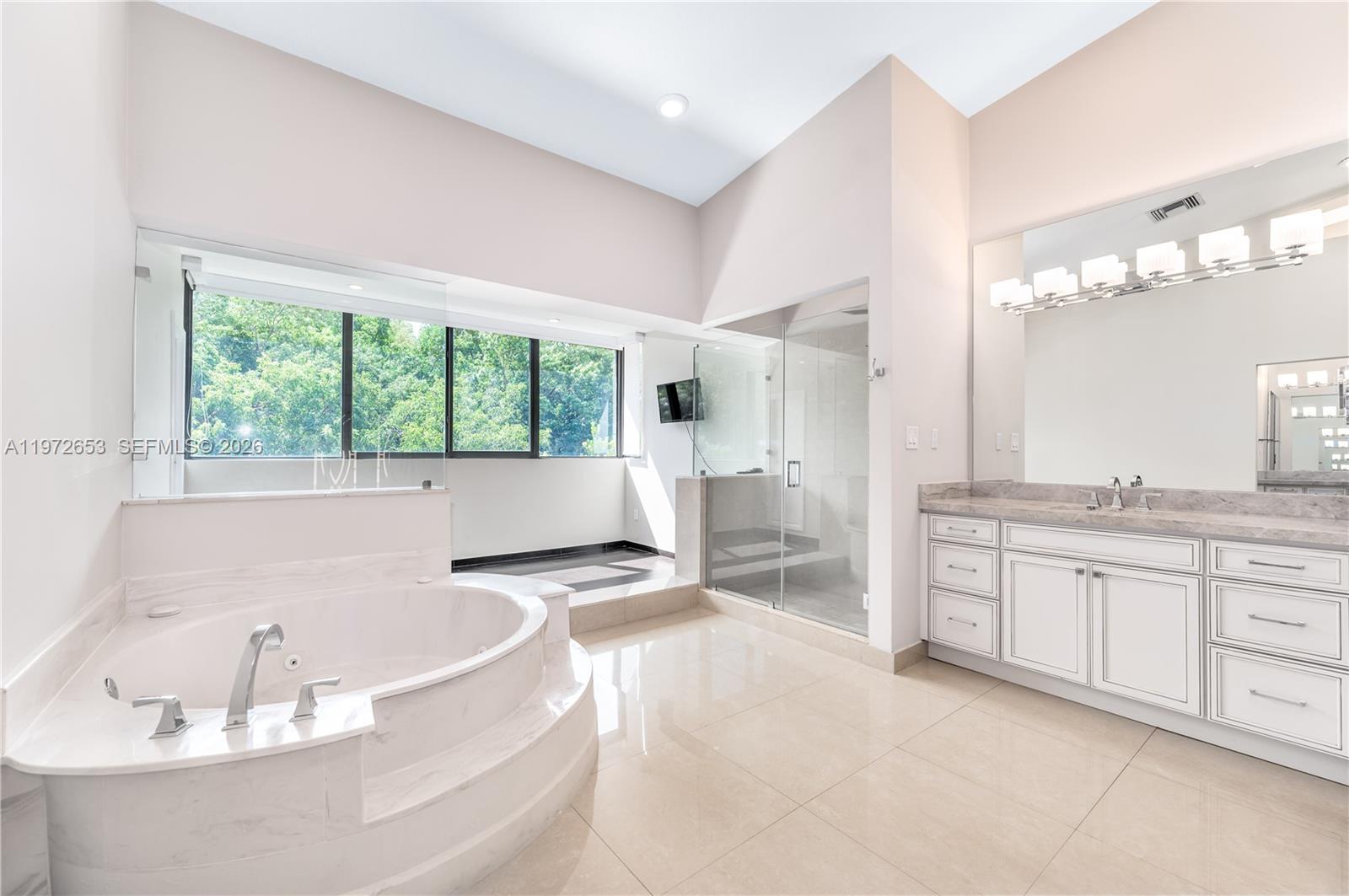 ROYAL HARBOUR YACHT CLUB - Residential