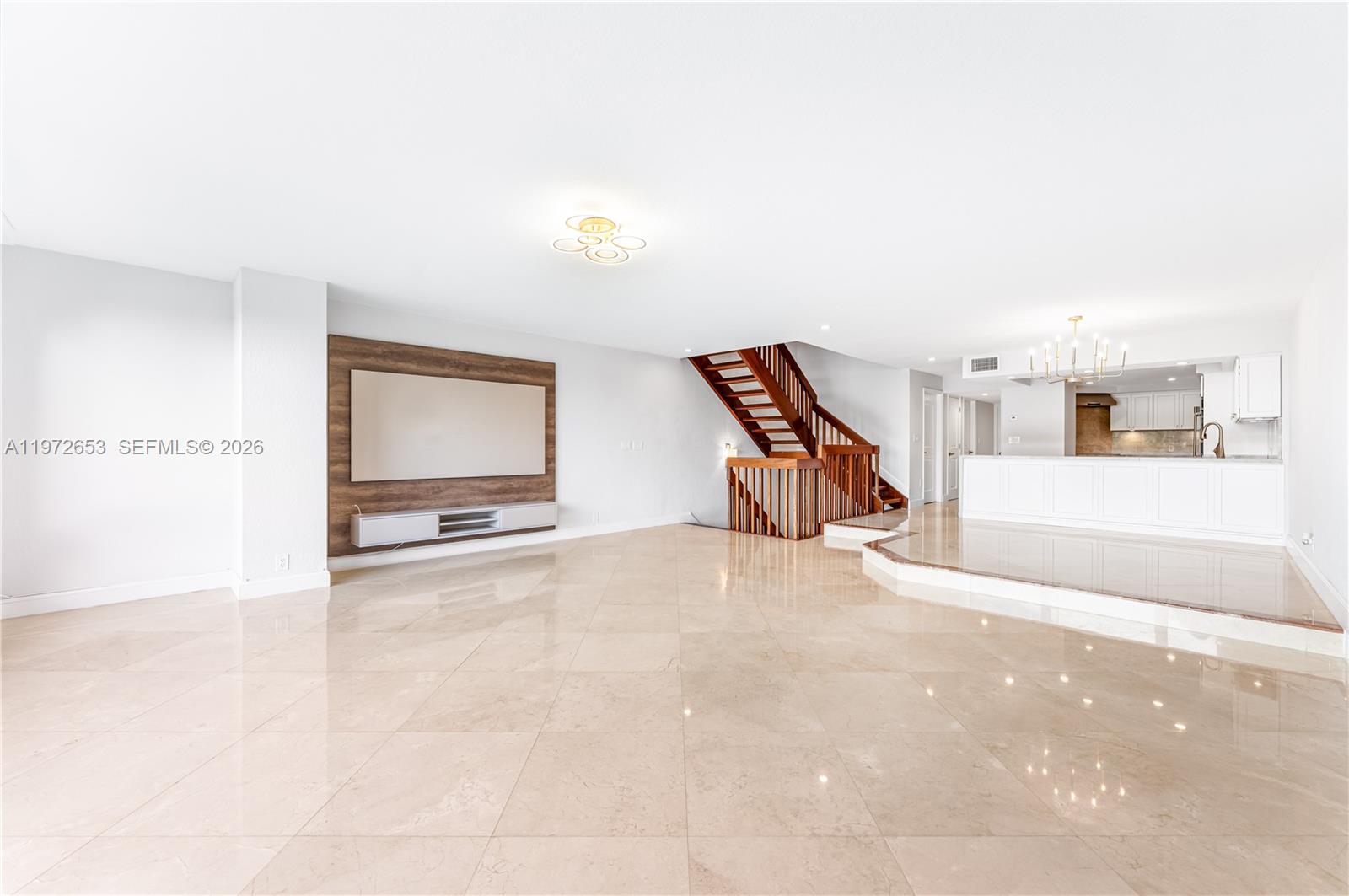 ROYAL HARBOUR YACHT CLUB - Residential