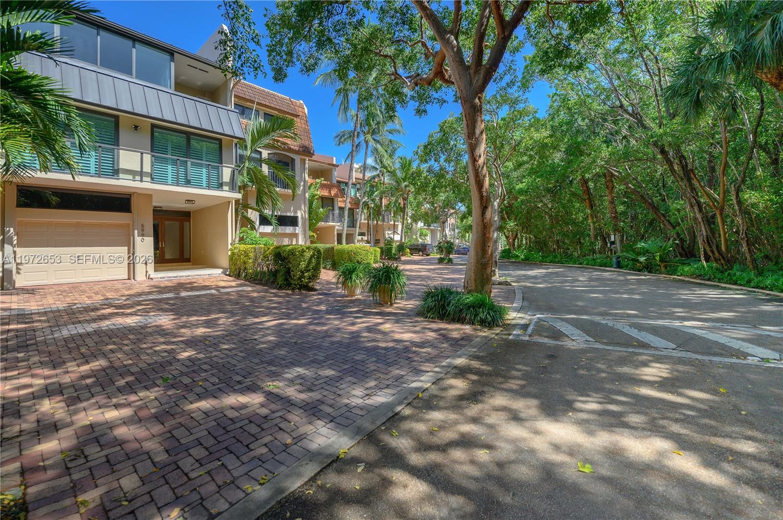 ROYAL HARBOUR YACHT CLUB - Residential