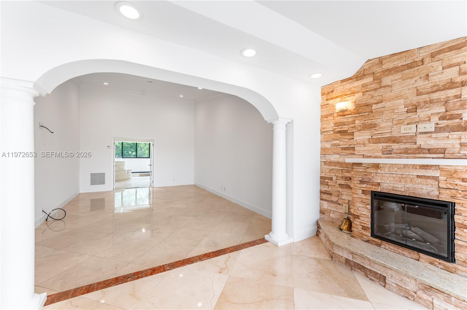 ROYAL HARBOUR YACHT CLUB - Residential