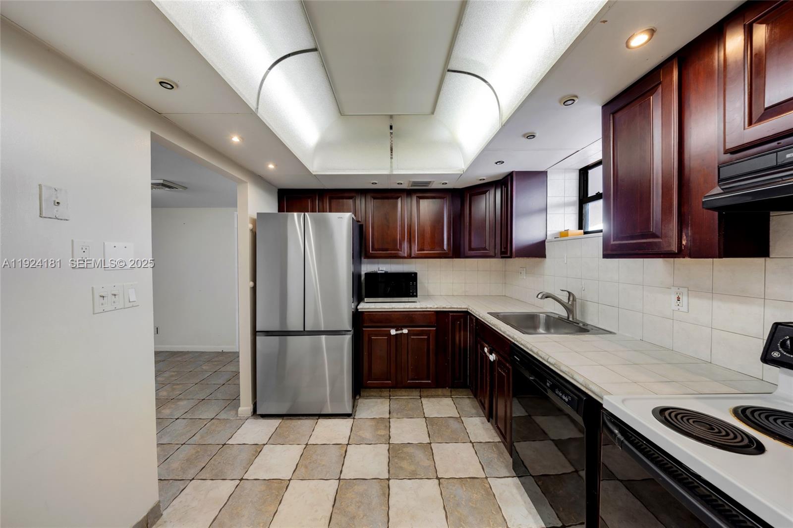 OLYMPUS CONDO PHASE - Residential Lease