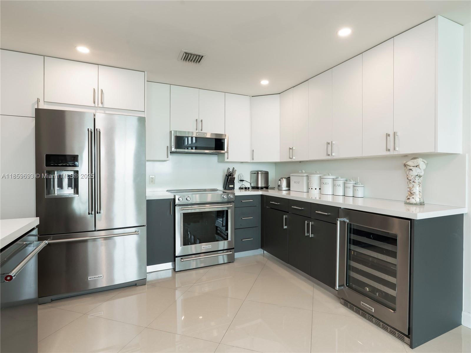 QUANTUM ON THE BAY CONDO - Residential