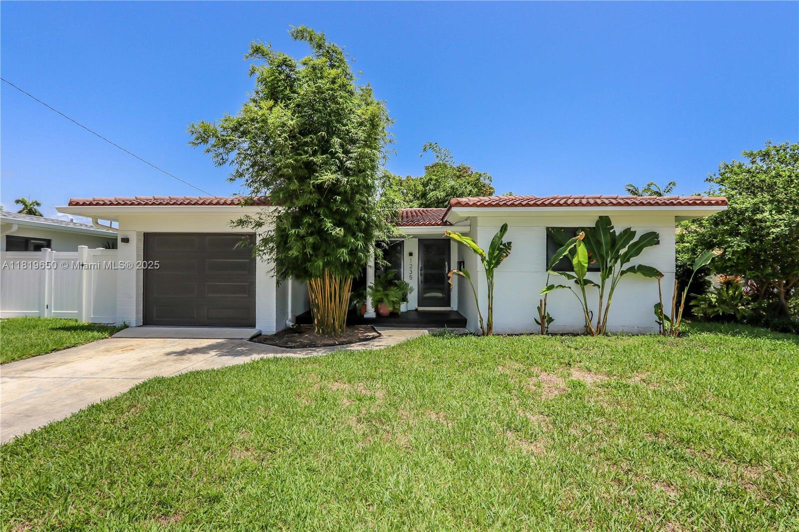 Rental Property at 1235 Buchanan St, Hollywood, Broward County, Florida - Bedrooms: 2 
Bathrooms: 1  - $3,900 MO.