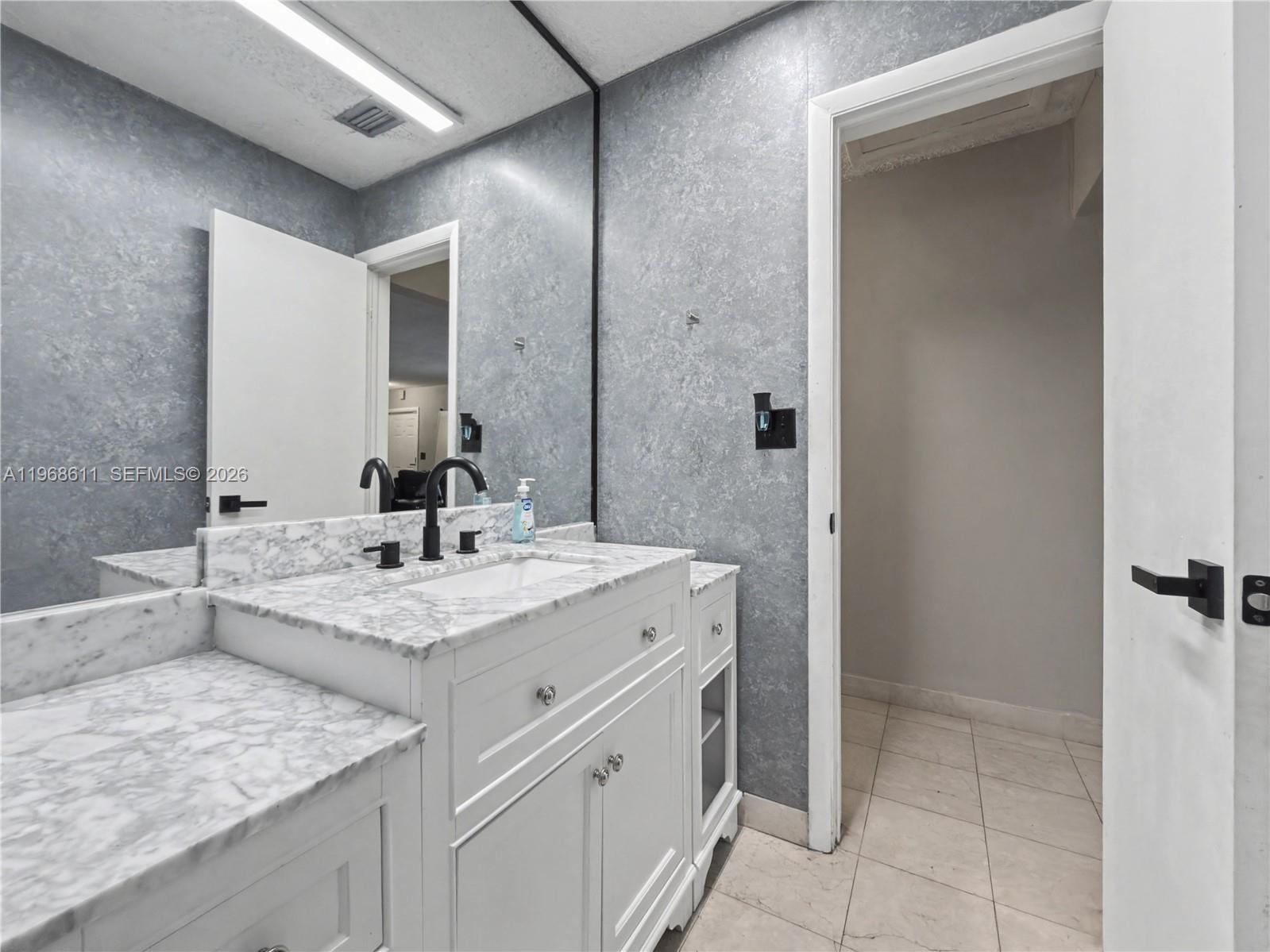 DEVON AIRE ESTATES SEC 1 - Residential