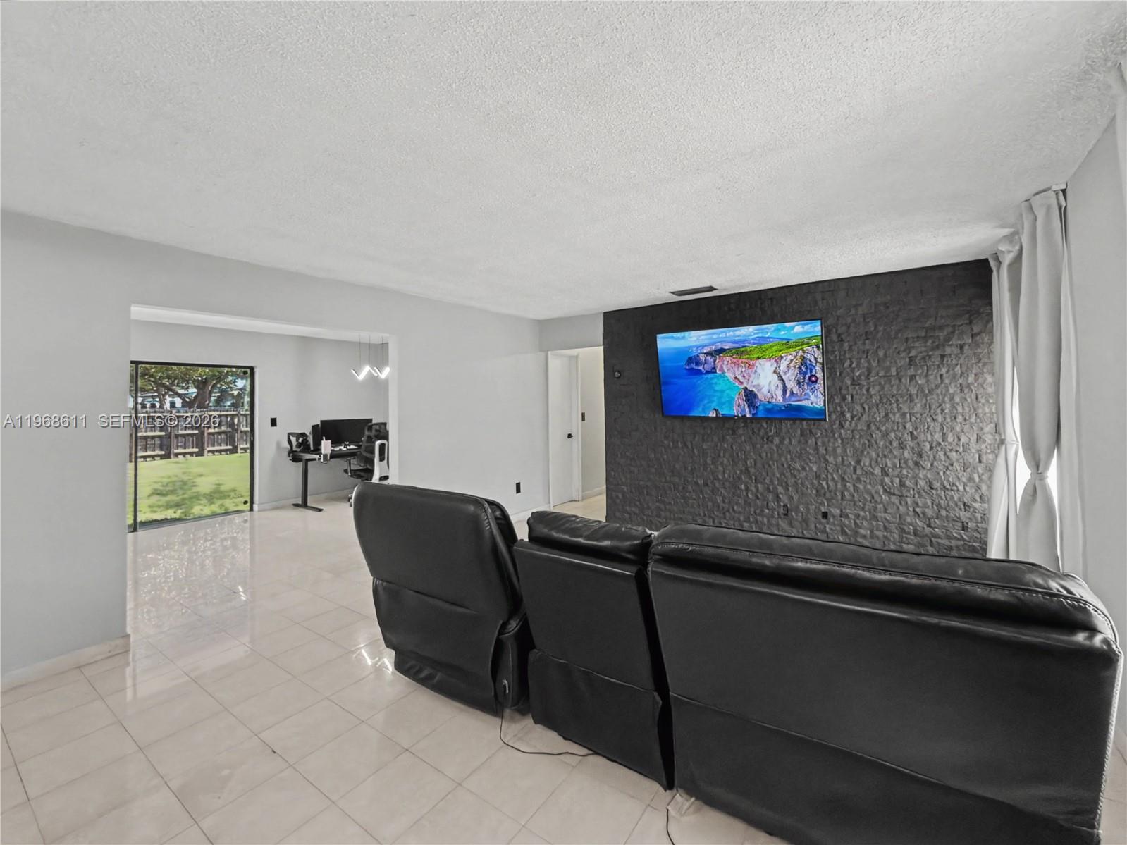 DEVON AIRE ESTATES SEC 1 - Residential