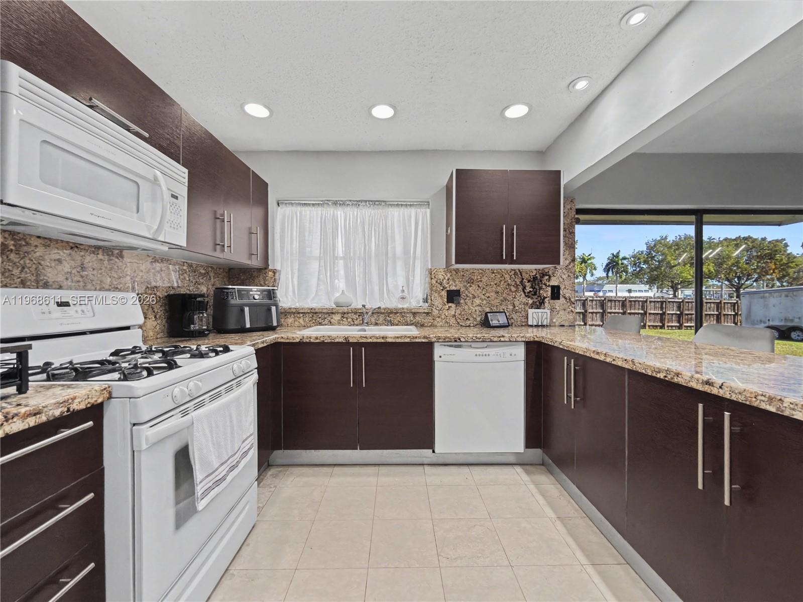 DEVON AIRE ESTATES SEC 1 - Residential