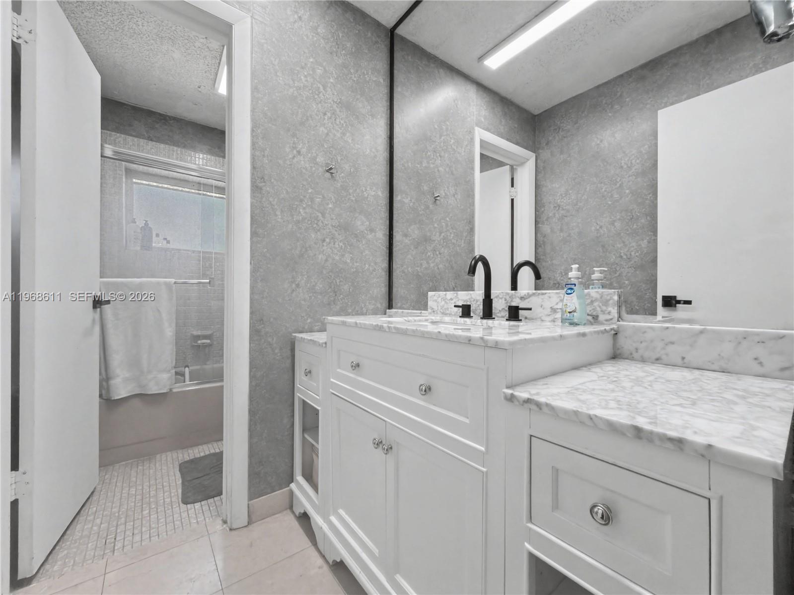 DEVON AIRE ESTATES SEC 1 - Residential