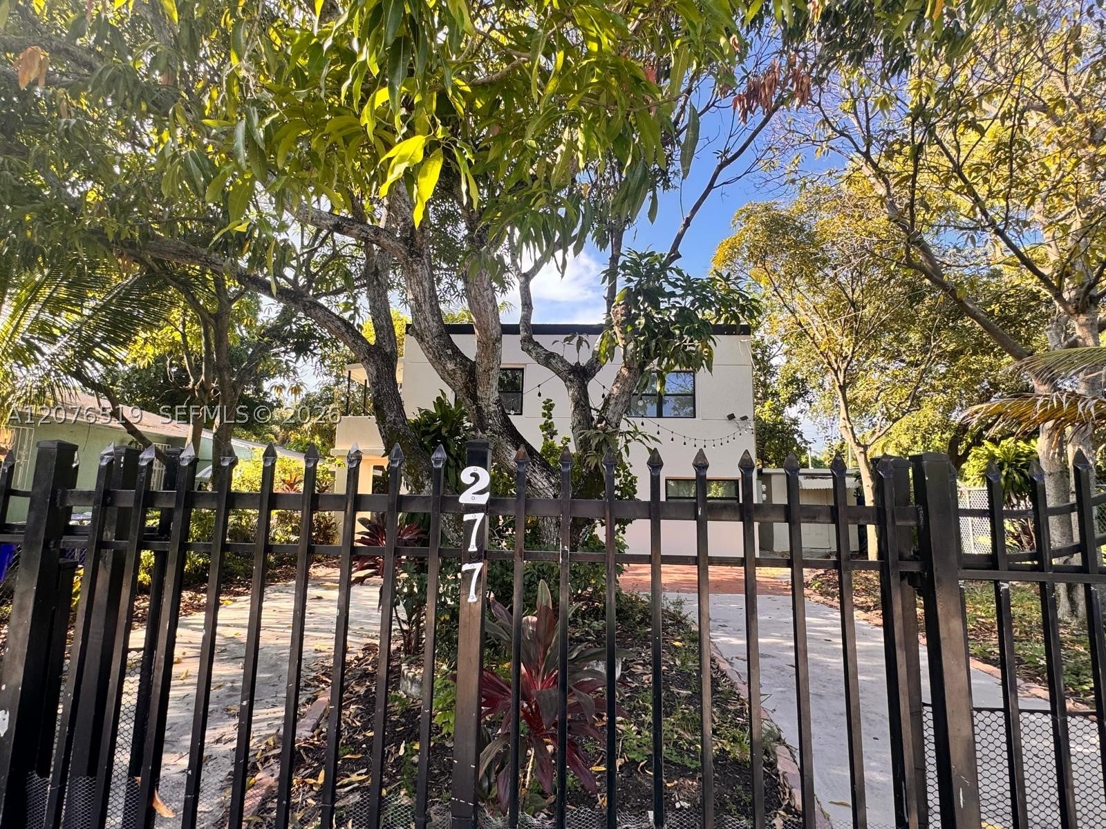 277 NE 55th St 1-Front
