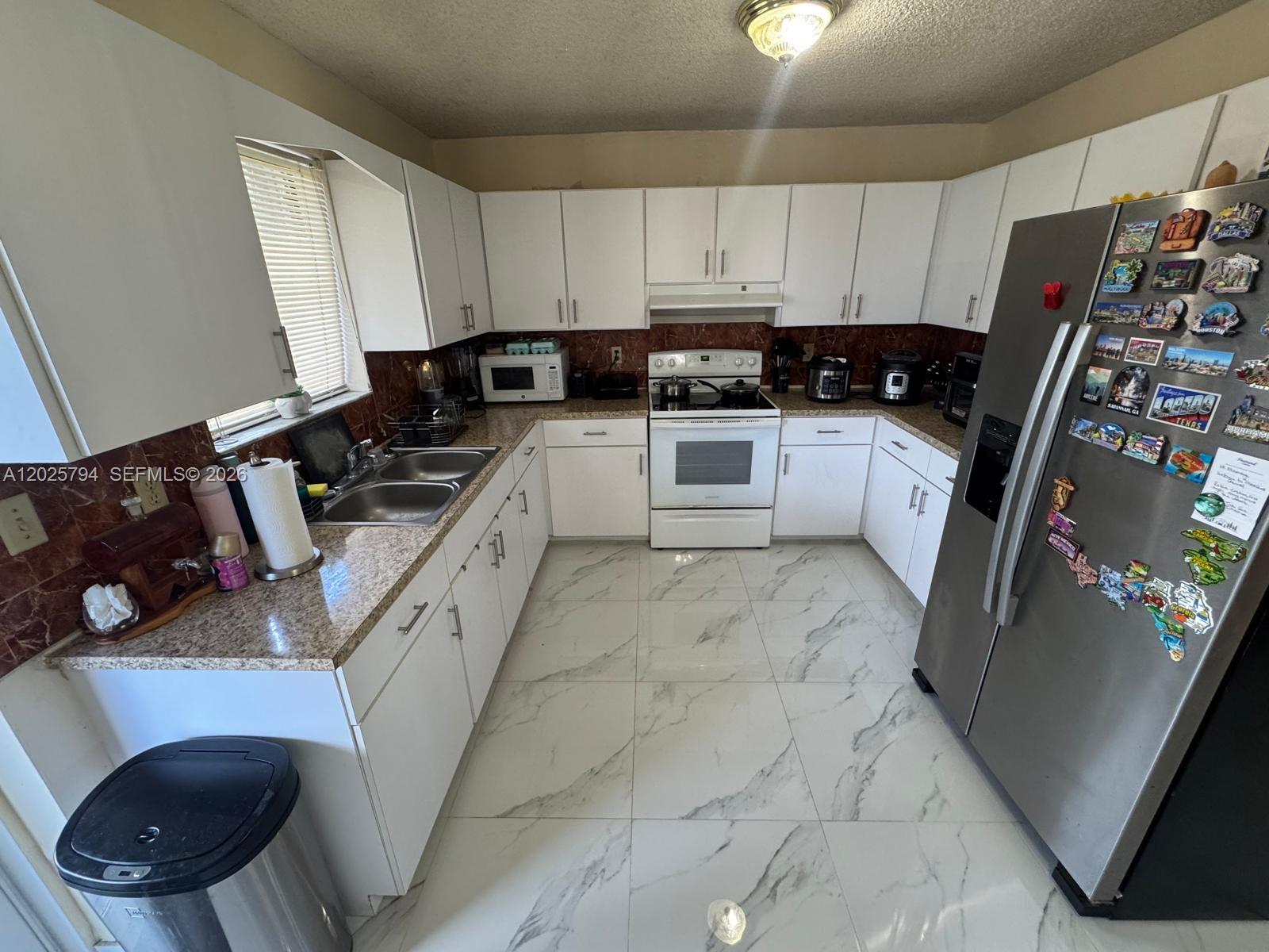 HOLLYWOOD BEACH GARDENS - Residential Income