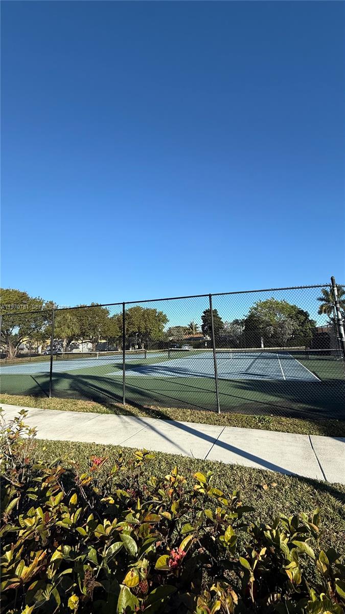 LAKE POINTE CONDOMINIUM N - Residential