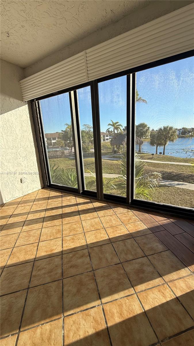 LAKE POINTE CONDOMINIUM N - Residential