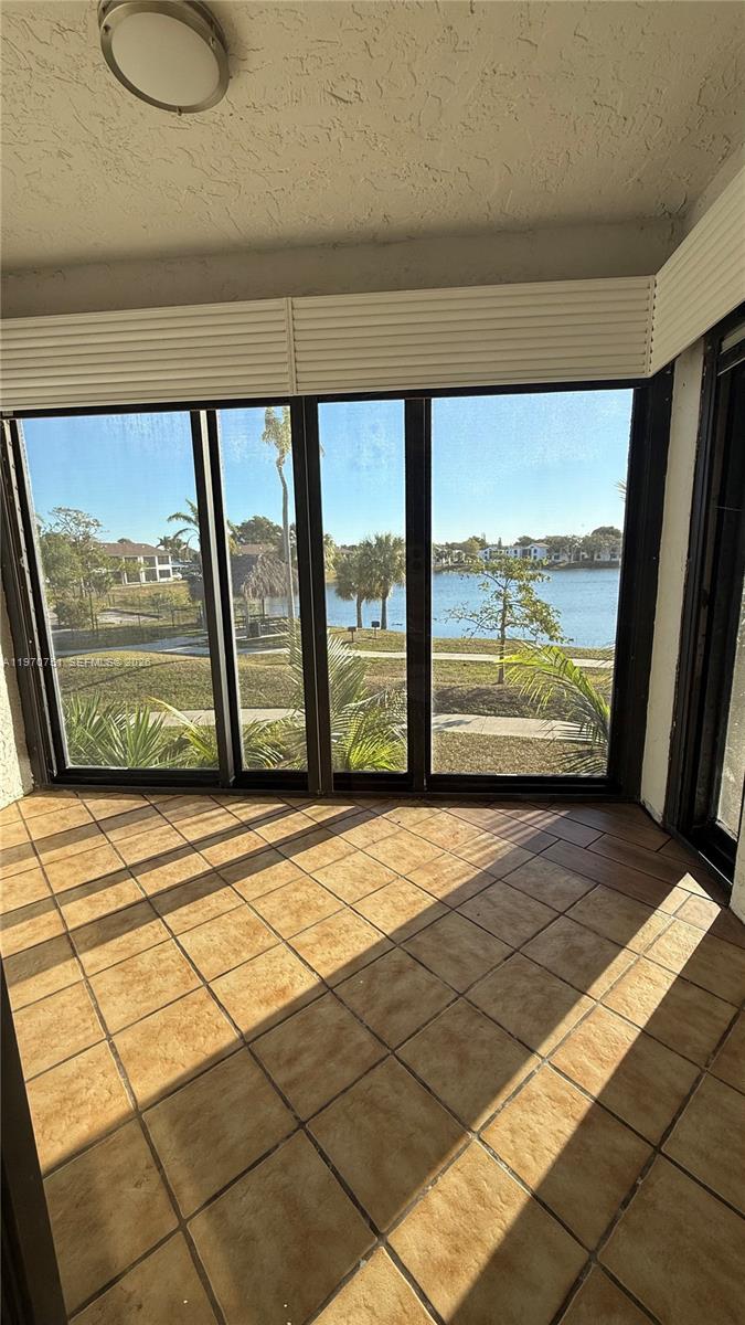 LAKE POINTE CONDOMINIUM N - Residential