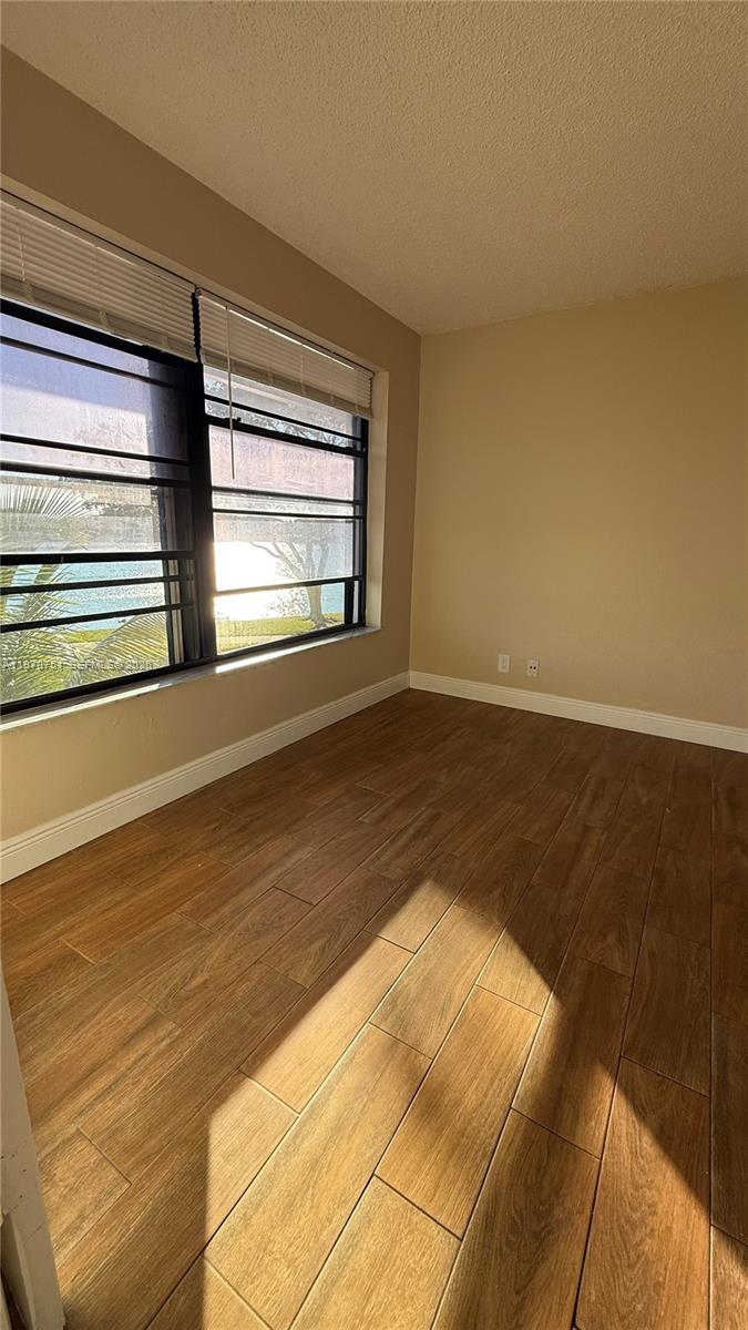 LAKE POINTE CONDOMINIUM N - Residential