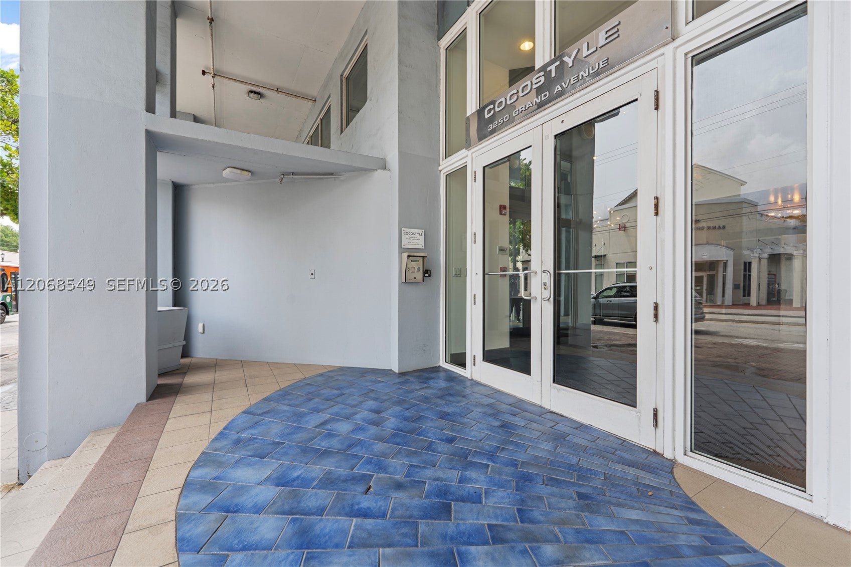 3250 Grand Ave 406