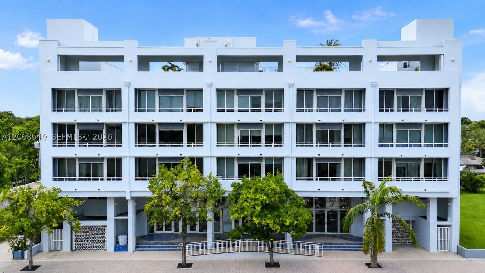 3250 Grand Ave 406