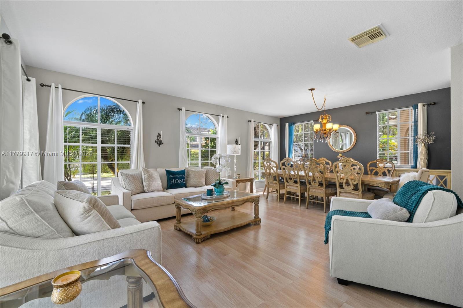 MANDARIN LAKES - Residential