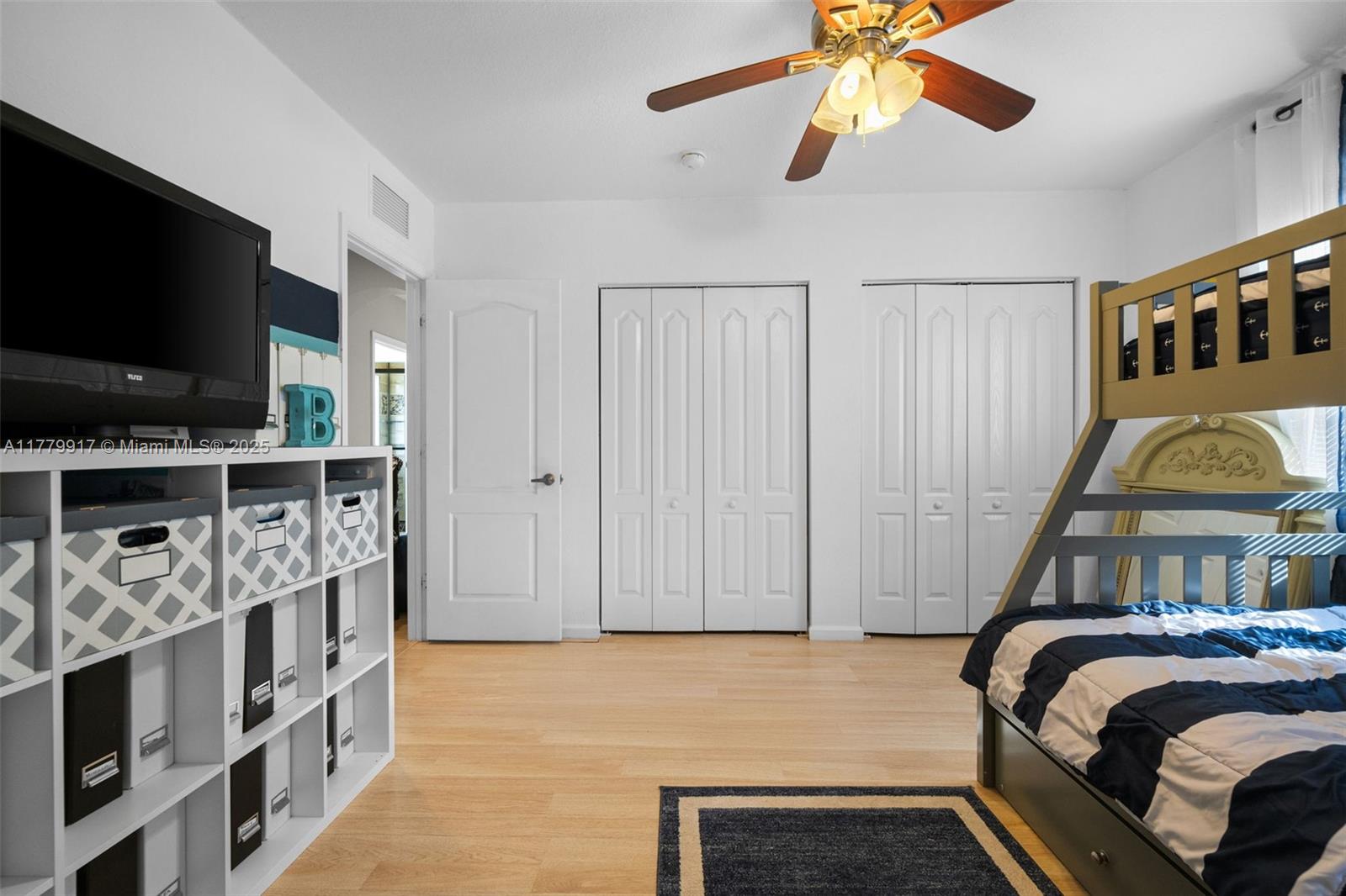 MANDARIN LAKES - Residential