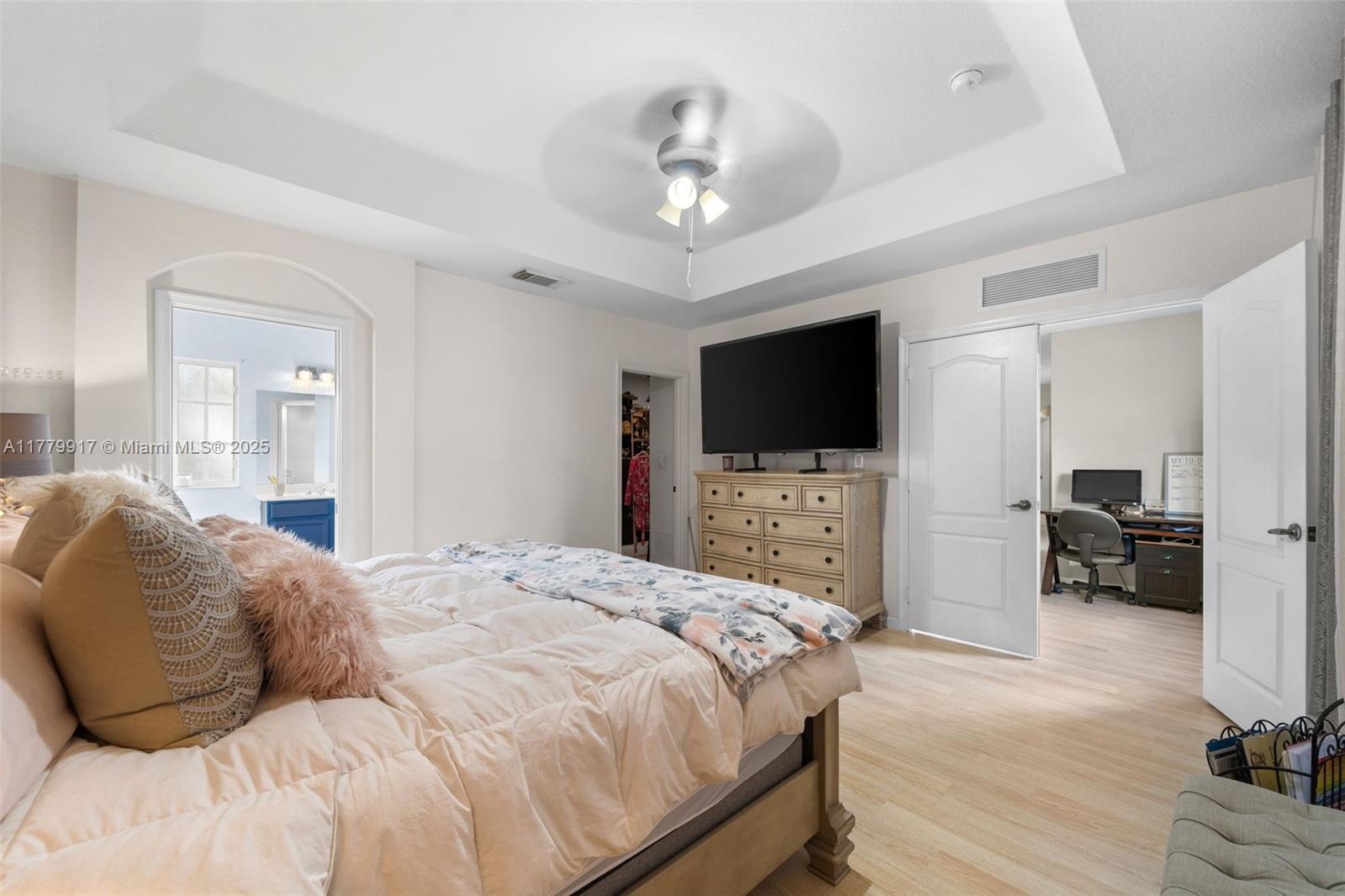 MANDARIN LAKES - Residential