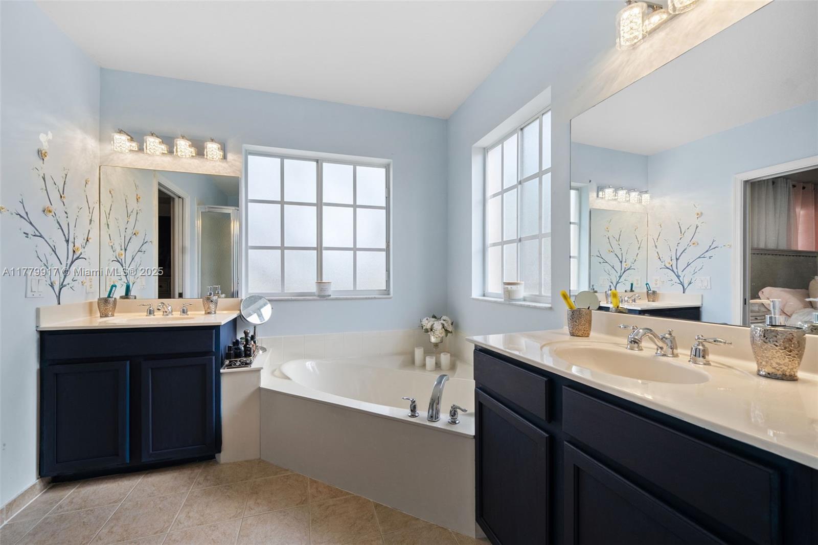 MANDARIN LAKES - Residential