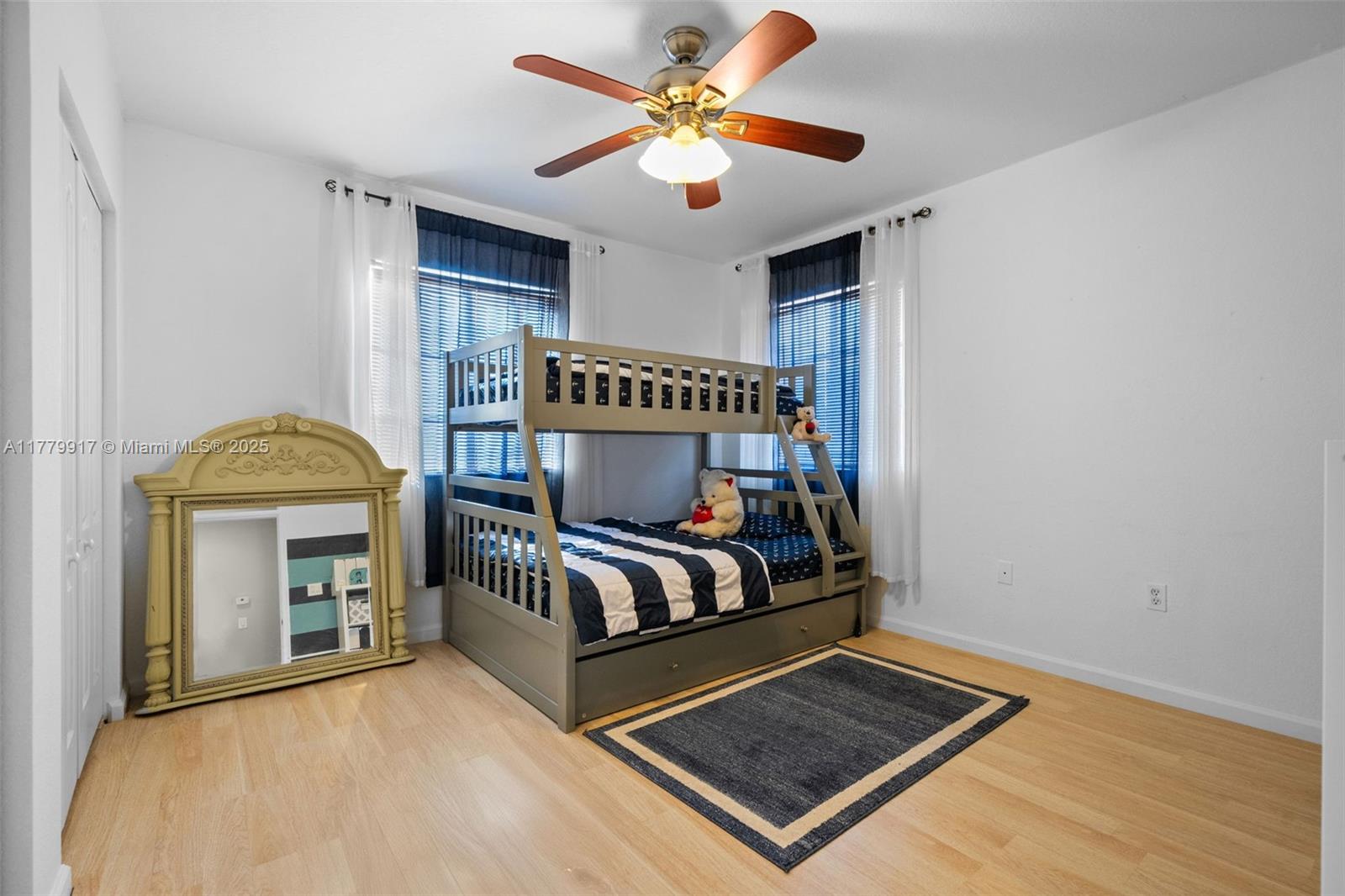 MANDARIN LAKES - Residential