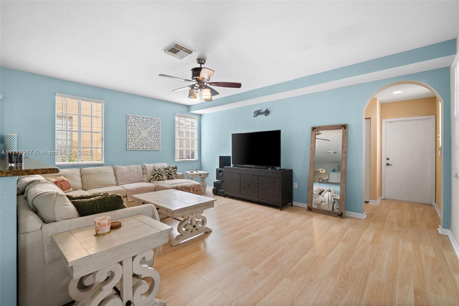 MANDARIN LAKES - Residential