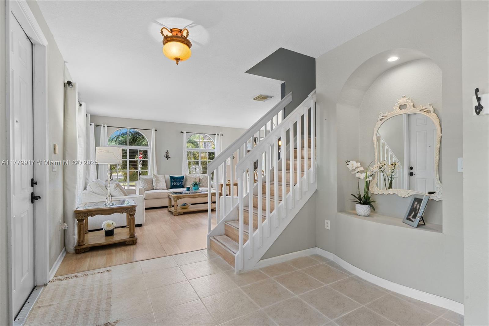 MANDARIN LAKES - Residential