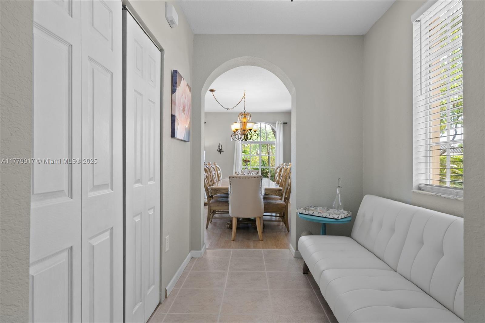 MANDARIN LAKES - Residential