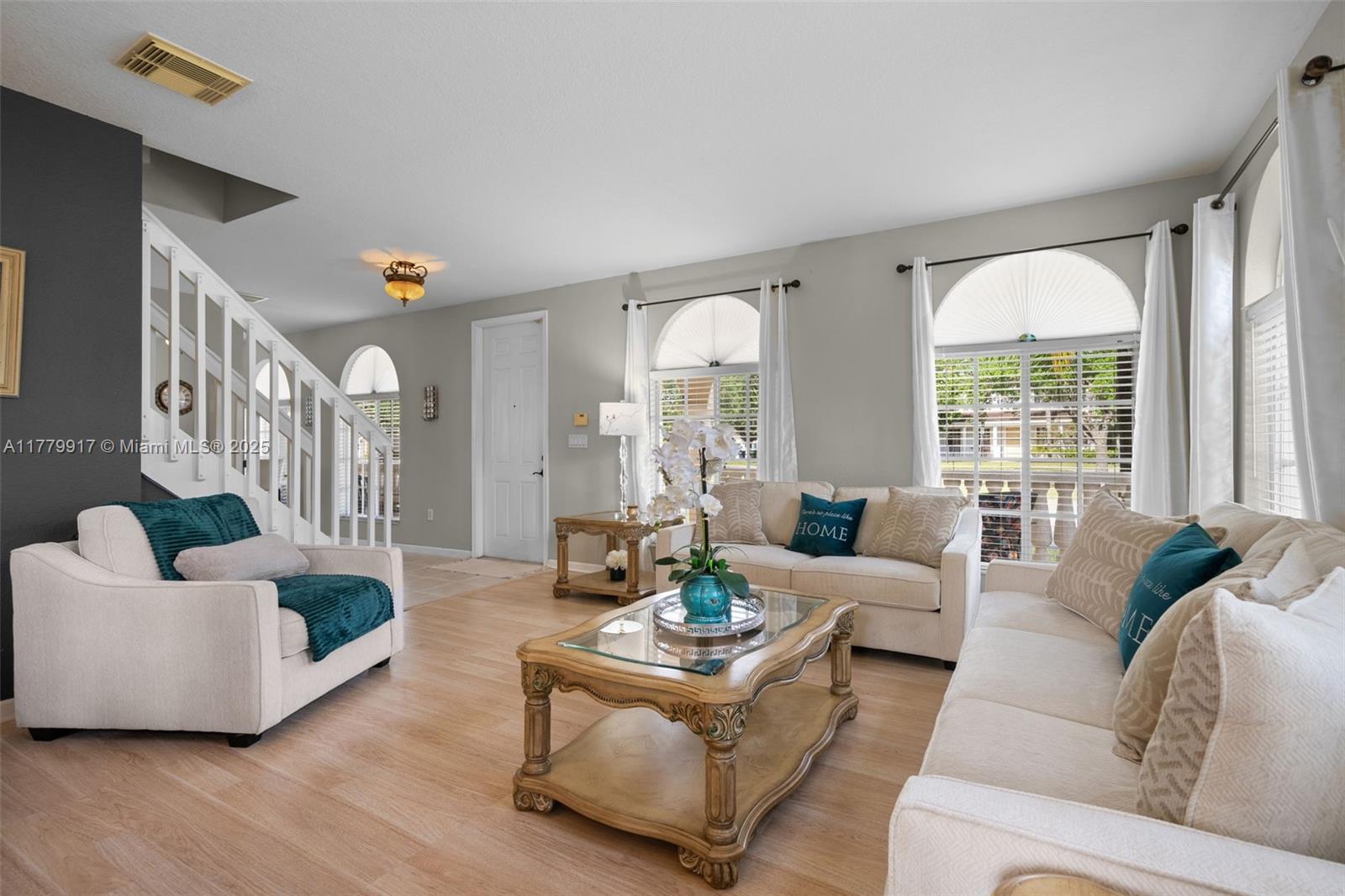 MANDARIN LAKES - Residential