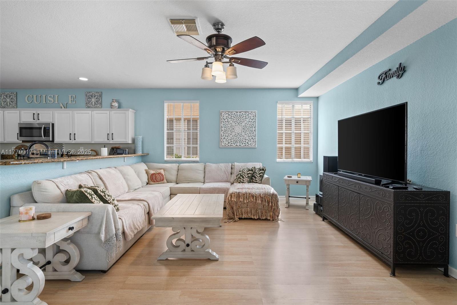 MANDARIN LAKES - Residential