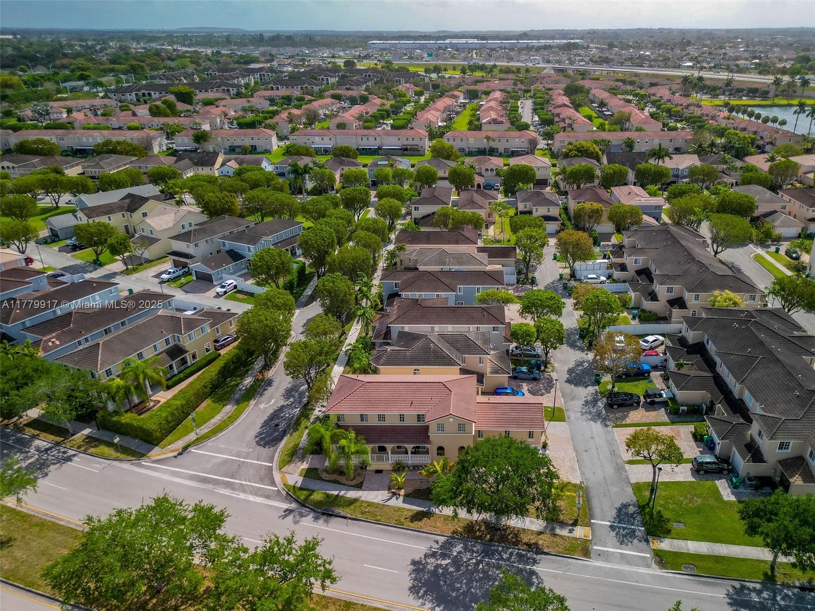 MANDARIN LAKES - Residential