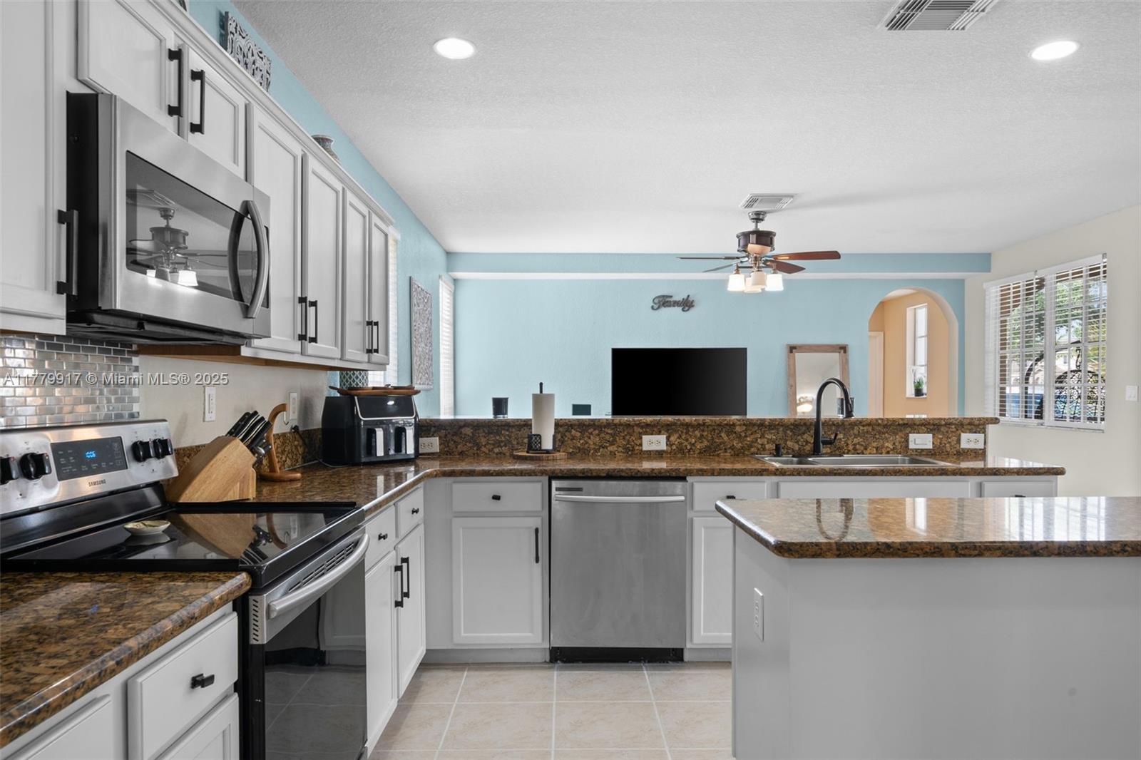 MANDARIN LAKES - Residential