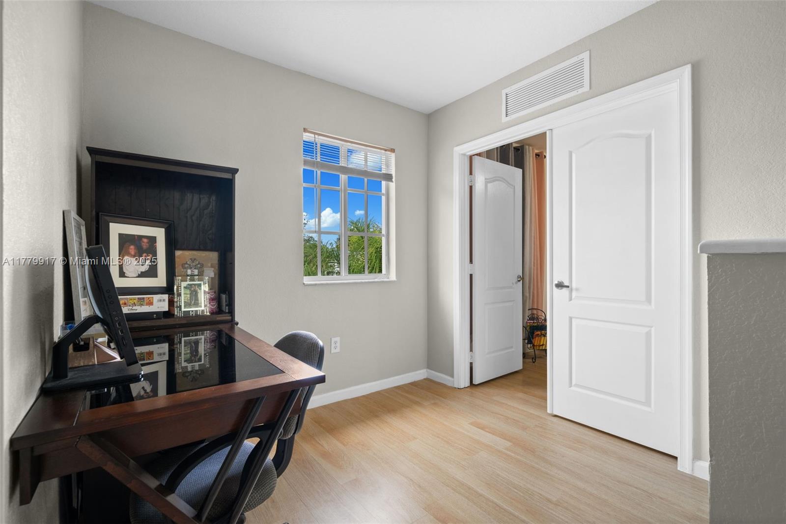 MANDARIN LAKES - Residential