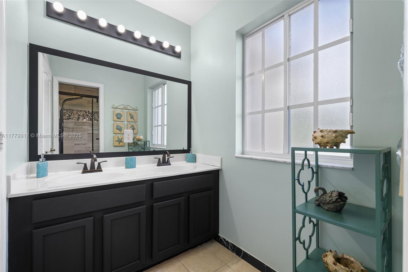 MANDARIN LAKES - Residential