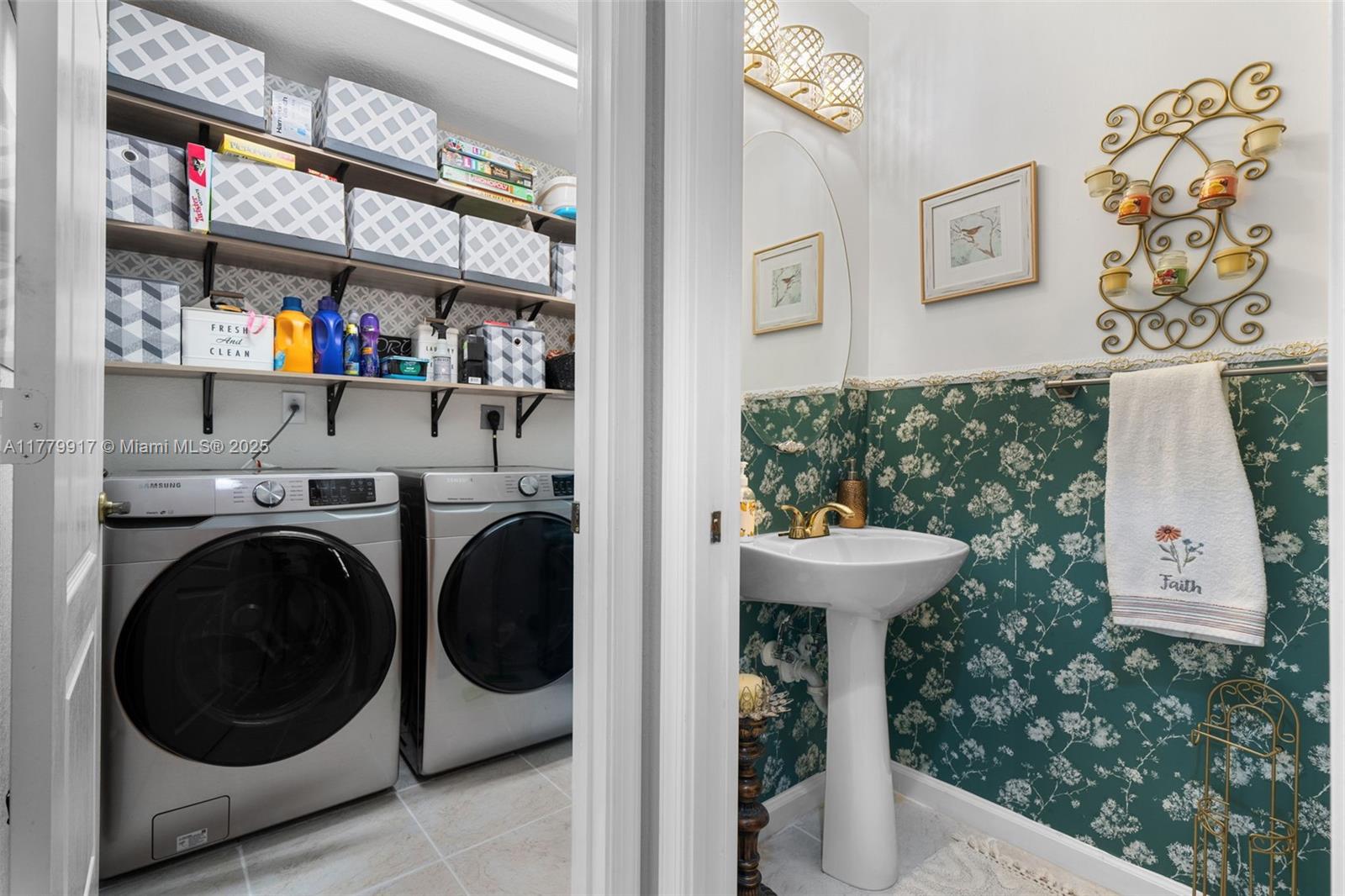 MANDARIN LAKES - Residential