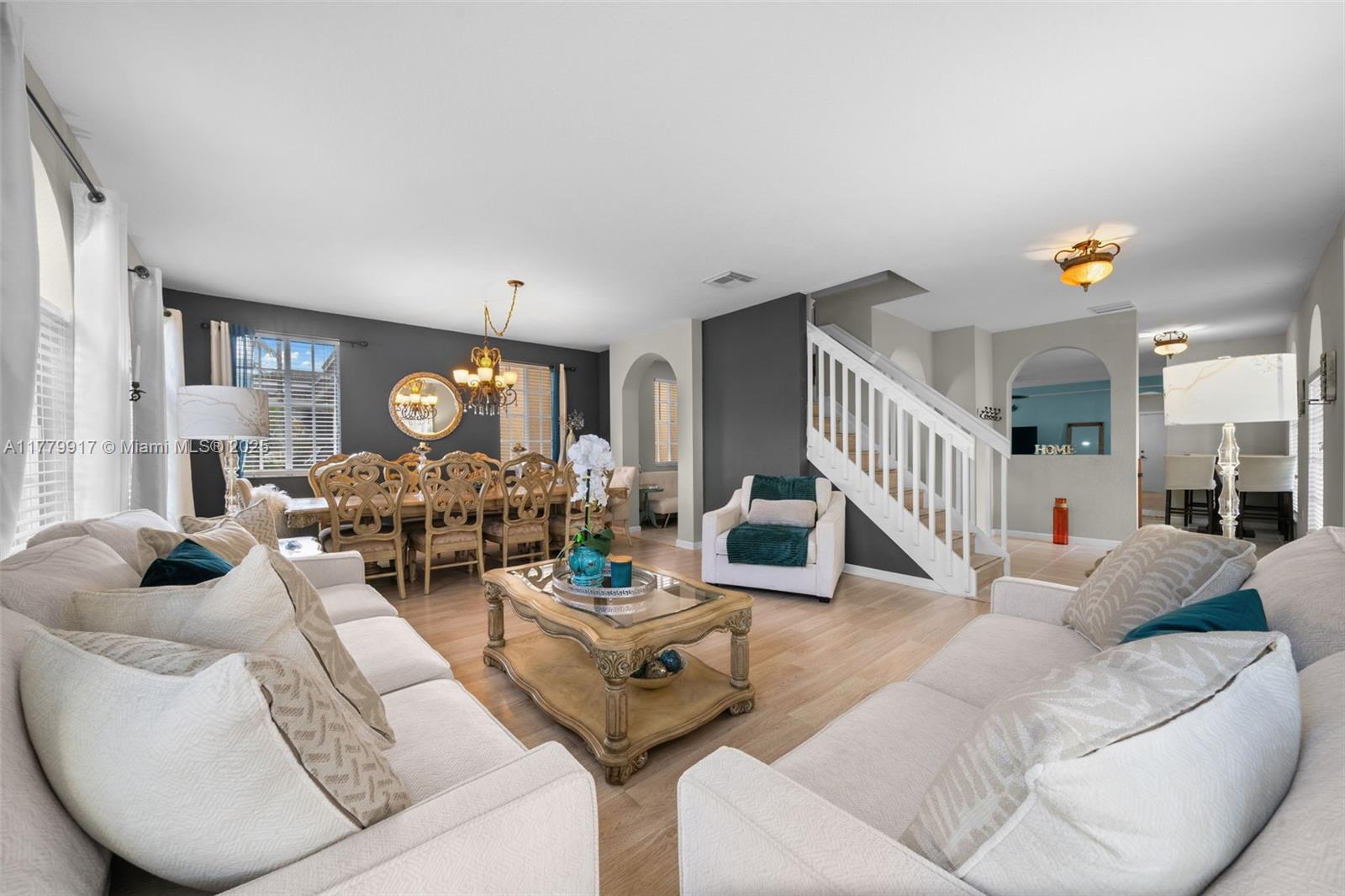 MANDARIN LAKES - Residential